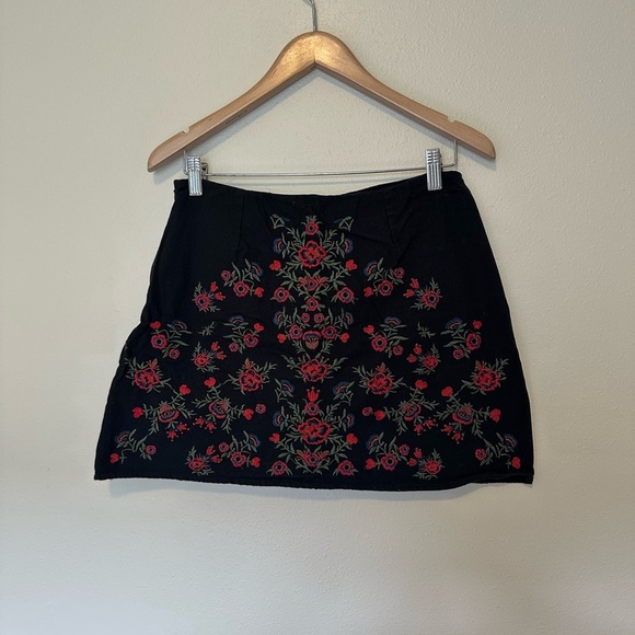 ZARA Floral Embroidered Black Skirt - Picture 6 of 7
